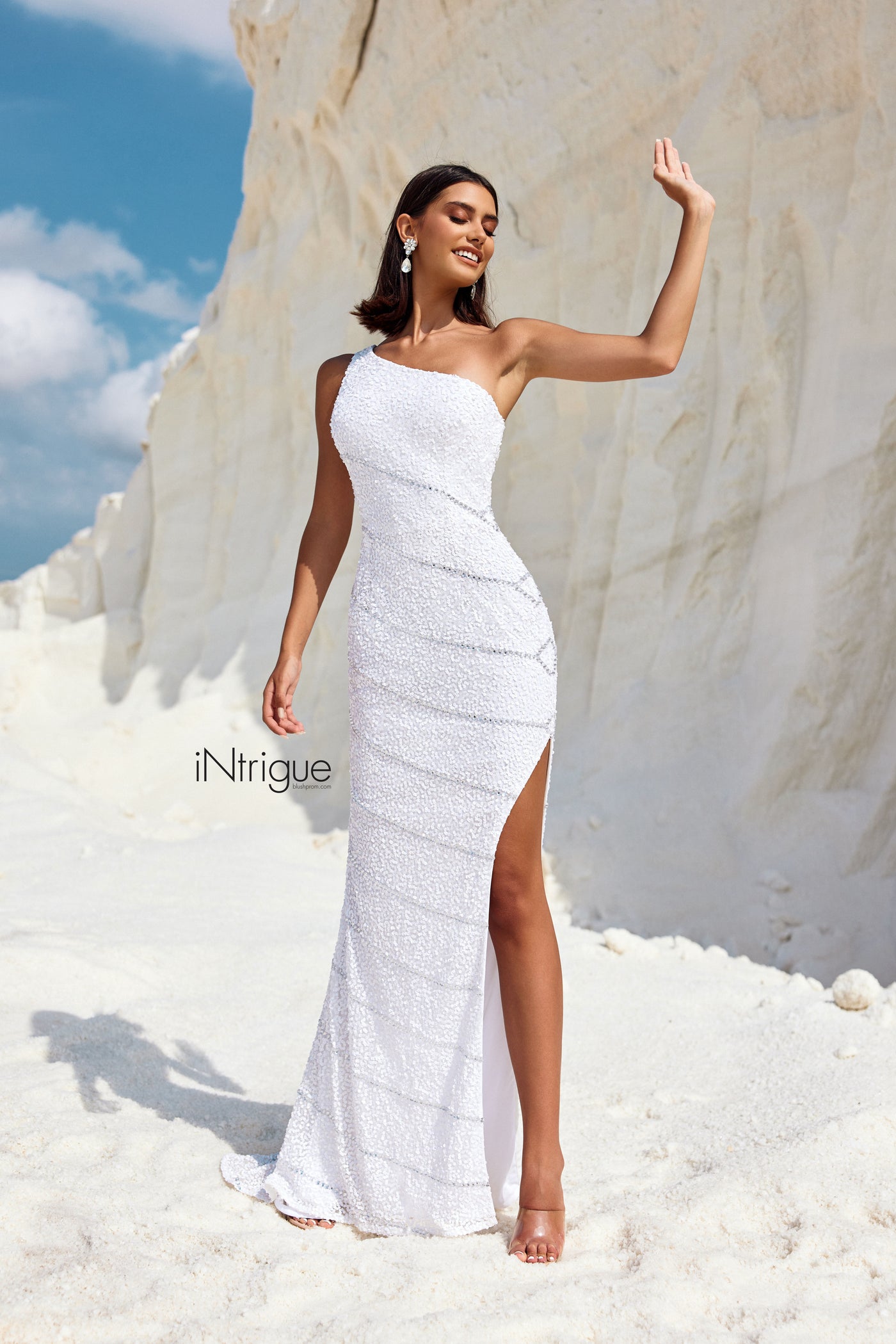 iNtrigue 91013 Diamond White Prom Dress